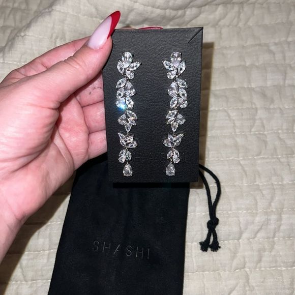 SHASHI ESTELLE EARRING - Picture 7 of 8